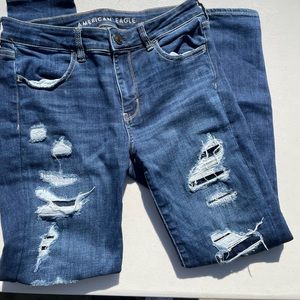 American Eagle barely used ripped jeans. Size 8